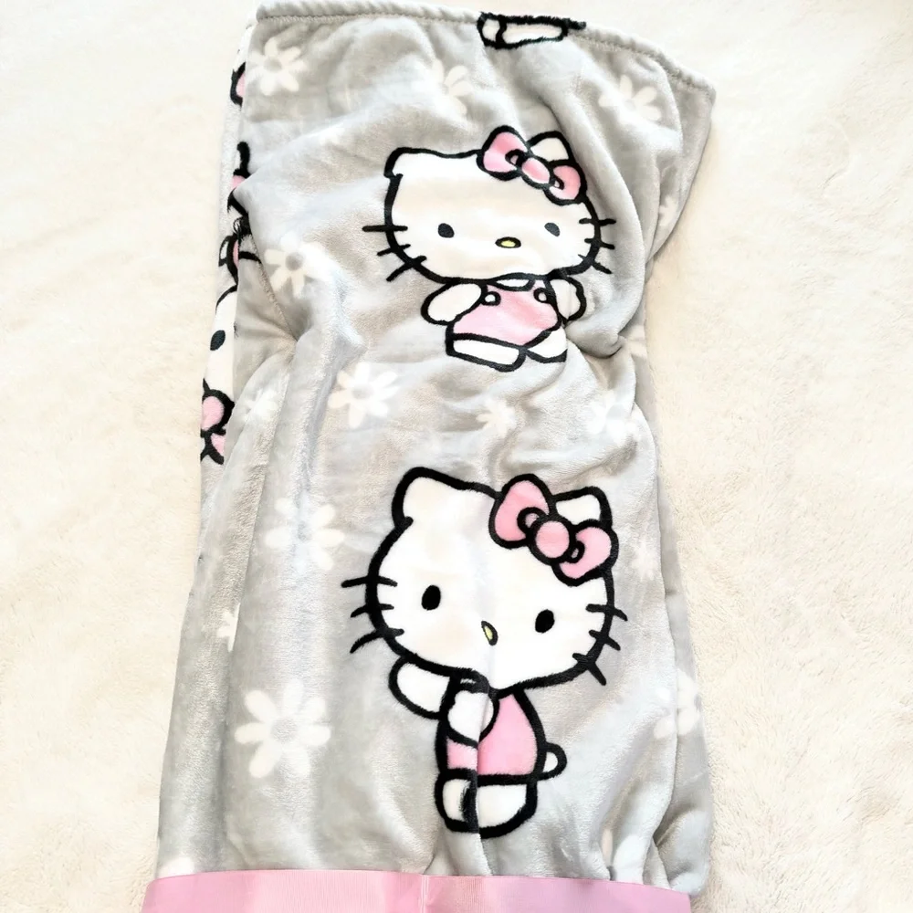 NWT Hello Kitty Plush Throw Blanket